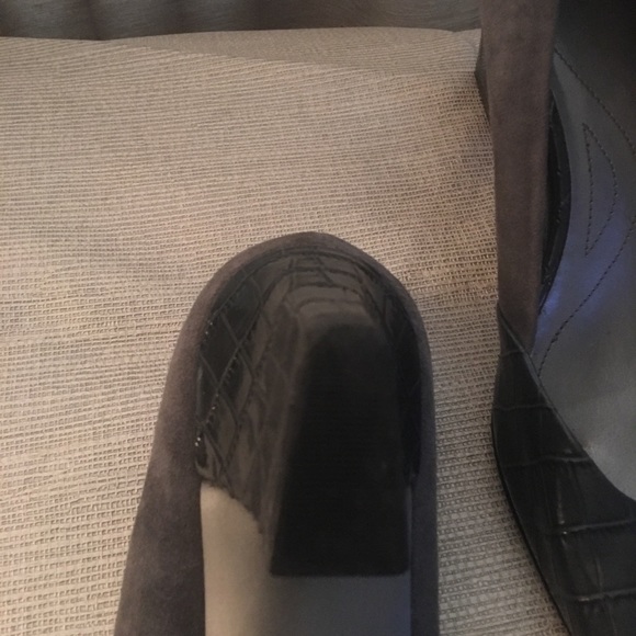 Leather and suede peep toe Tahari - Picture 3 of 6